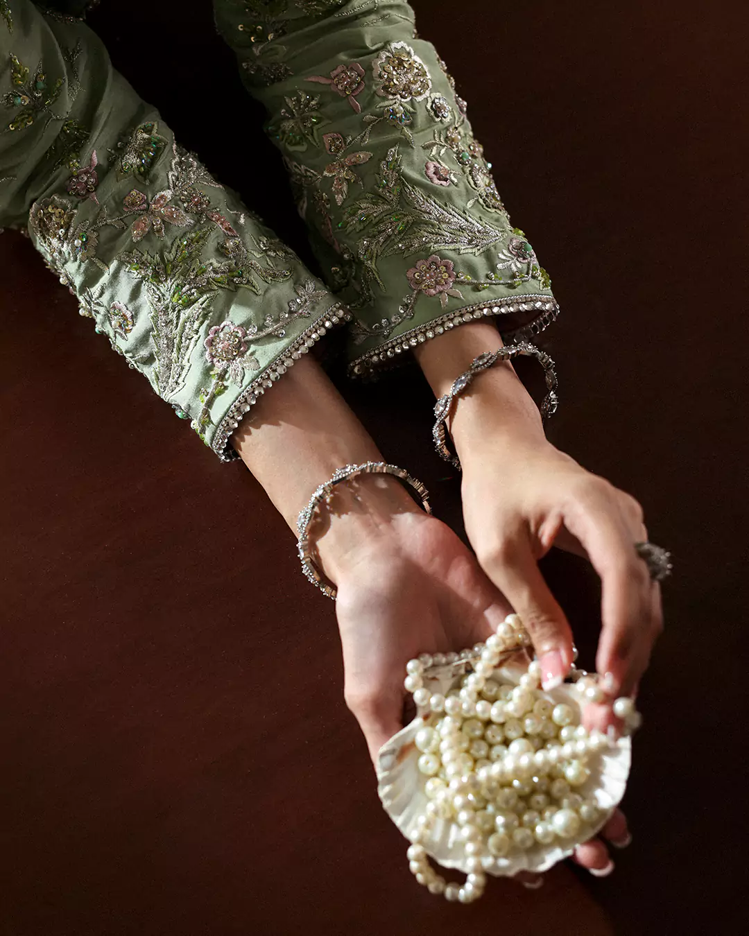 Contemporary festive styling showcased during Hina Muzaffar campaign in Lahore